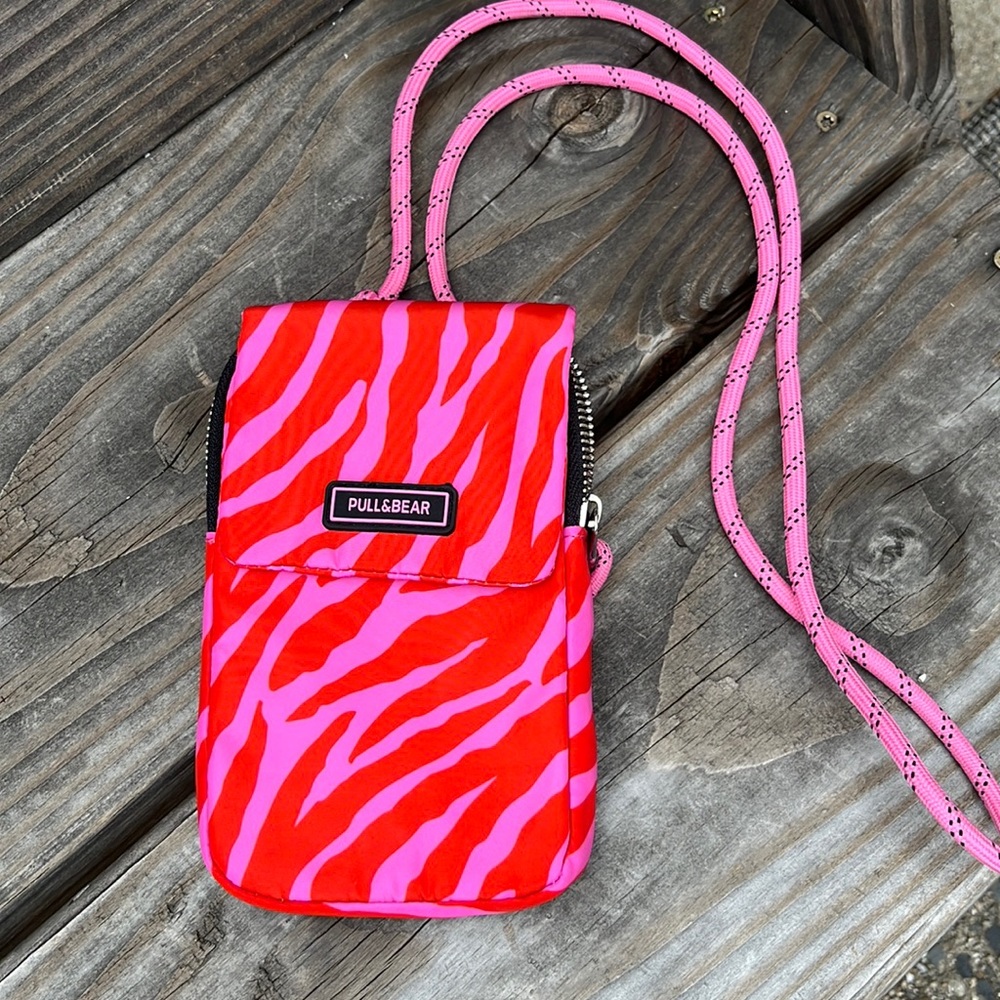 Pull and bear phone bag